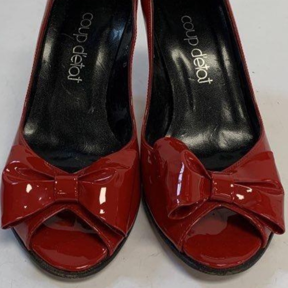 Coup D'état Red Patent Leather Heels with Bows    Size 6.5